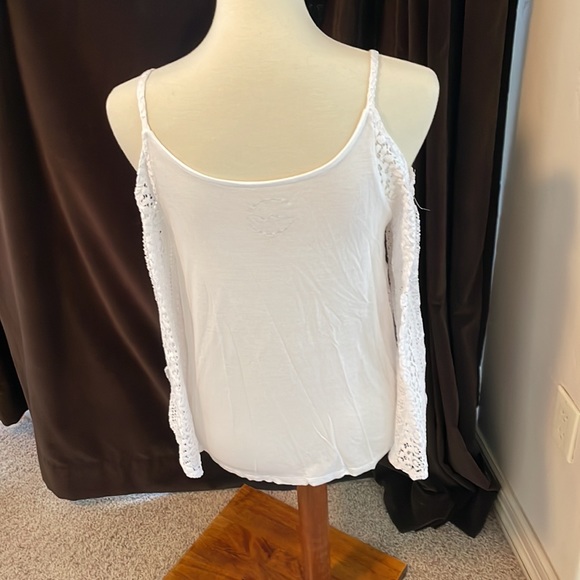 White cold shoulder top - Picture 3 of 10